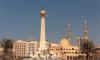 Denkmal (Mitte) und Moschee (rechts) - Sharjah - United Arab Emirates